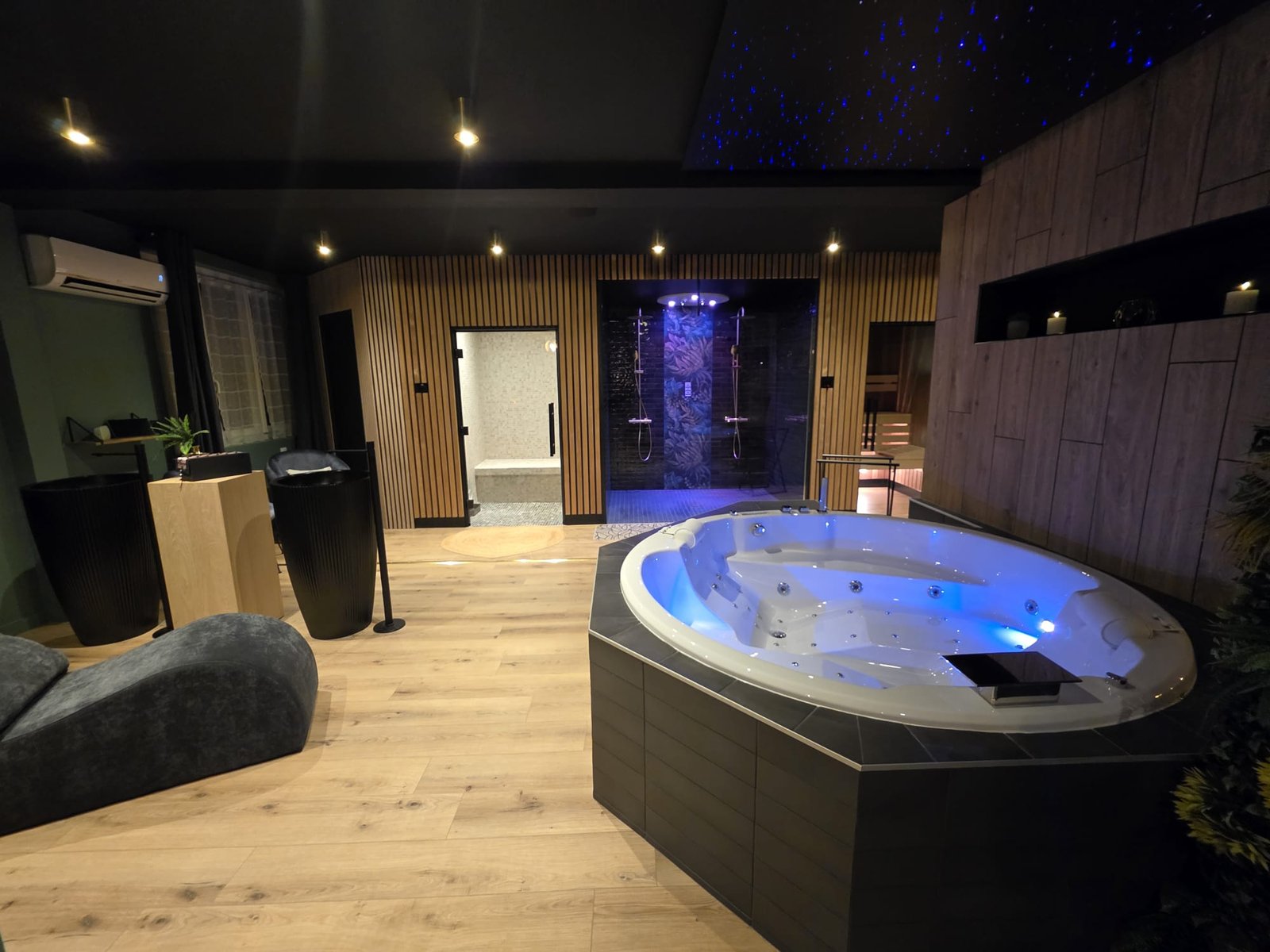 Suite bien-être avec spa privatif balnéothérapie Chartres - Tarifs nuit romantique