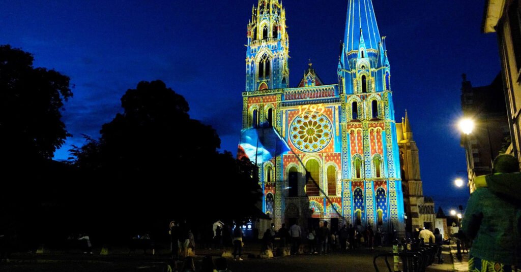 Chartres en lumières 2026 portail royal cathédrale projection